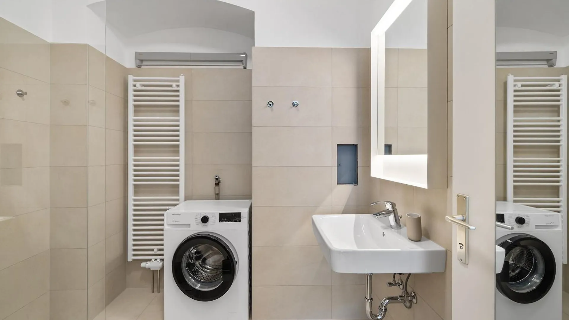 Nur 15 Minuten Ins Zentrum - Neu Renoviert Und Ruhig Gelegen Vienne Appartement